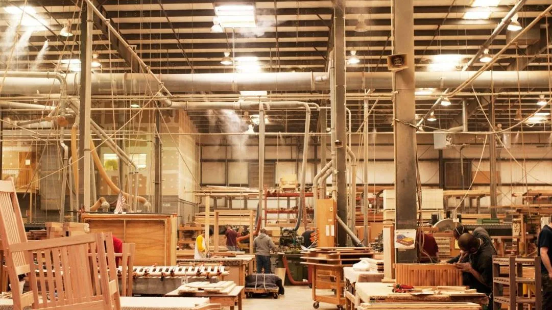 fábrica de fabricação de móveis de madeira