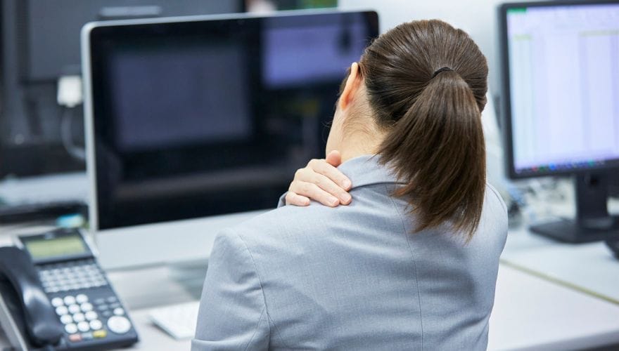 woman with neck pain 