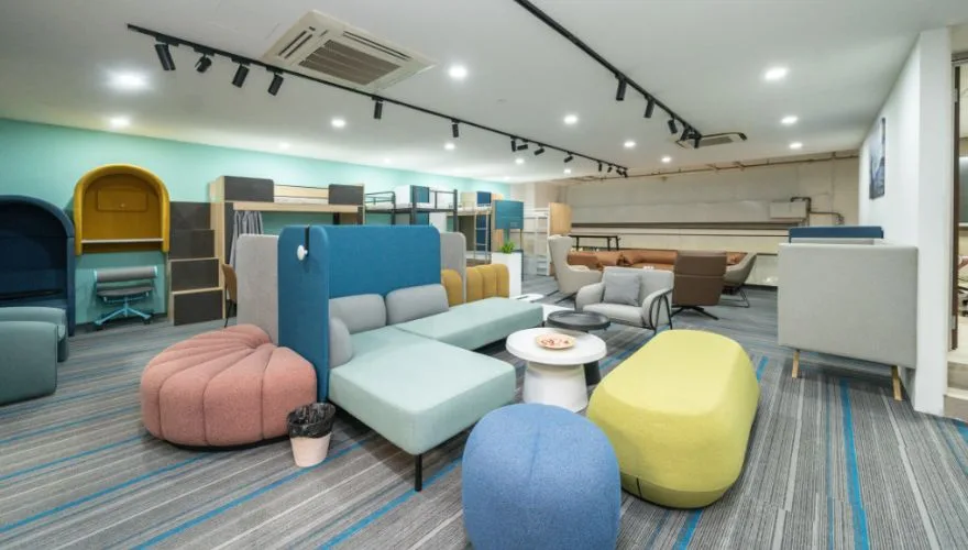 Sofás de escritório do showroom da Meet&Co em Singapura