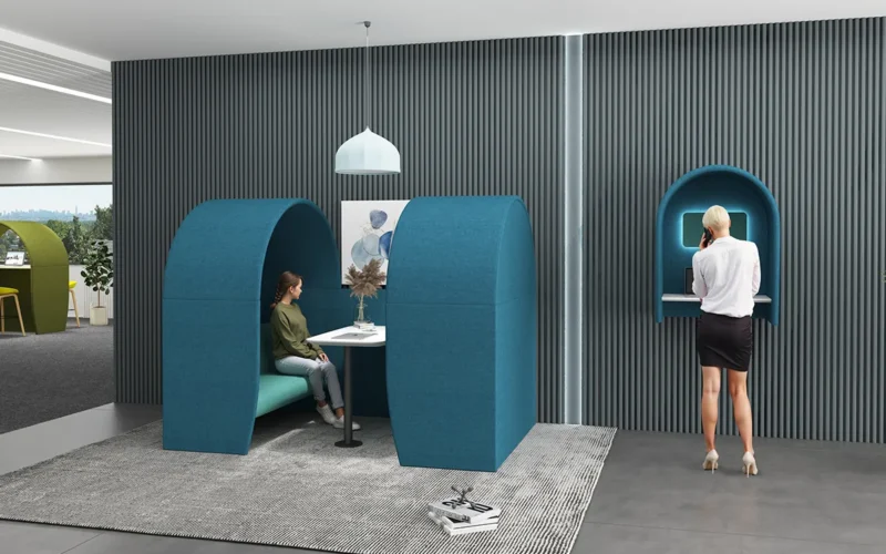 Sofá de 2 lugares COVE com divisória frontal, painel superior e mesa de reuniões (Imagem 2)