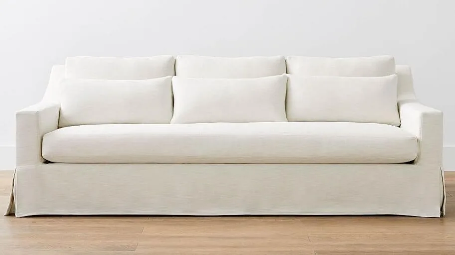 Sofá York com braços inclinados e assento profundo, com capa removível.