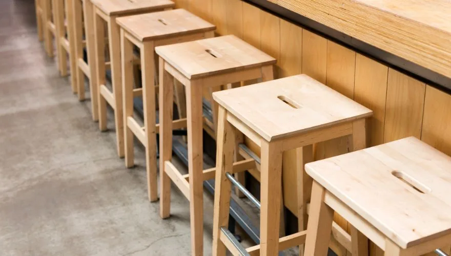 banquetas de bar de madeira